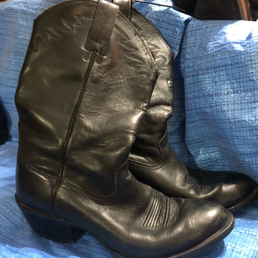 Ariat men’s black cowboy boots